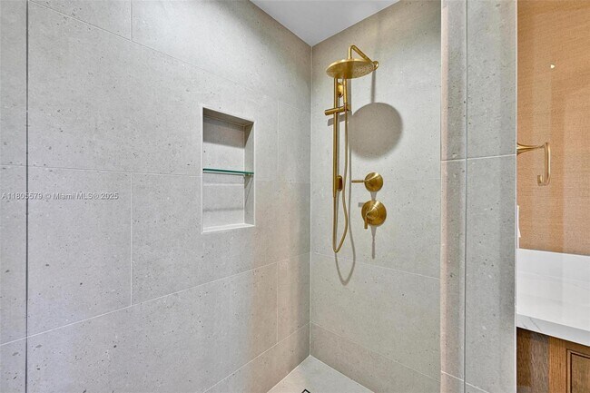 Building Photo - 13637 Deering Bay Dr