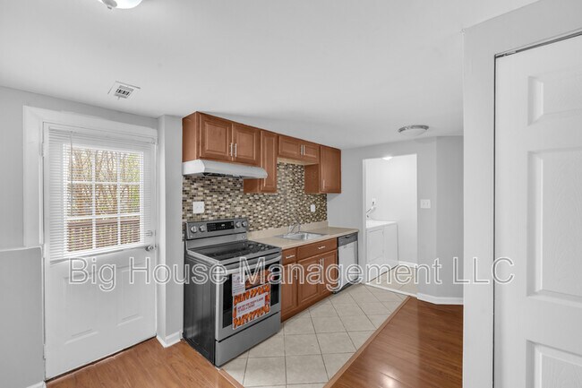 Building Photo - 7003 Rock Creek Dr