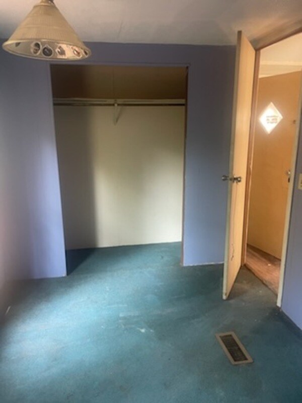 Building Photo - 127 Emily St