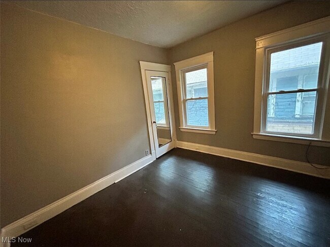 Building Photo - 9104 Parkgate Ave
