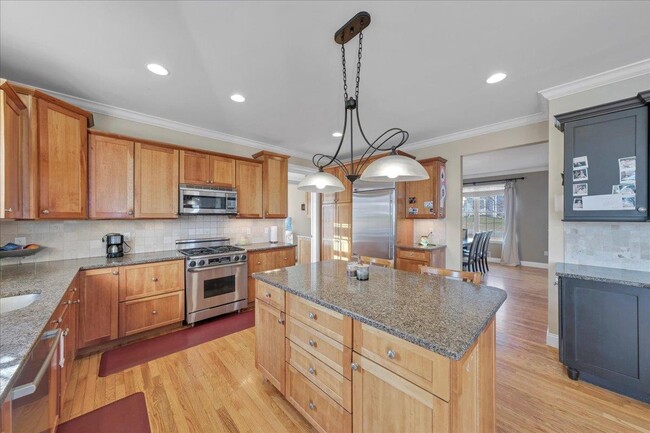 Building Photo - 1034 Rolling Ridge