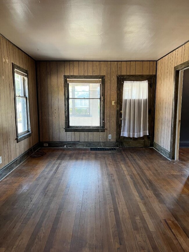 Building Photo - 2120 W Genesee Ave