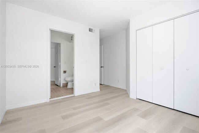Building Photo - 2066 Madeira Dr