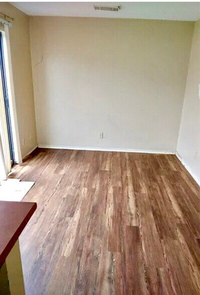 Building Photo - 5927 Encanto Point Dr