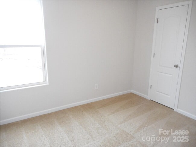 Building Photo - 2101 Talbert Ct