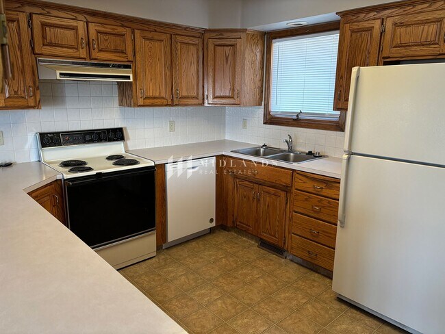 Building Photo - Bellevue Townhome