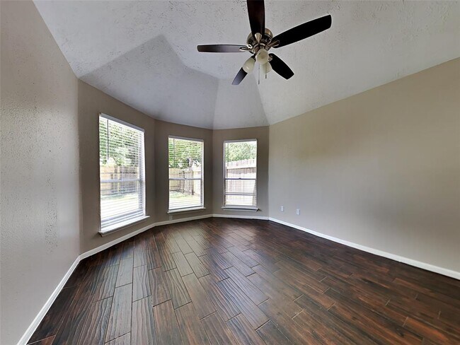 Building Photo - 16130 Canaridge Dr