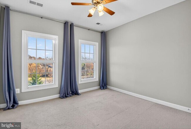 Building Photo - 6 Sharpstead Ln