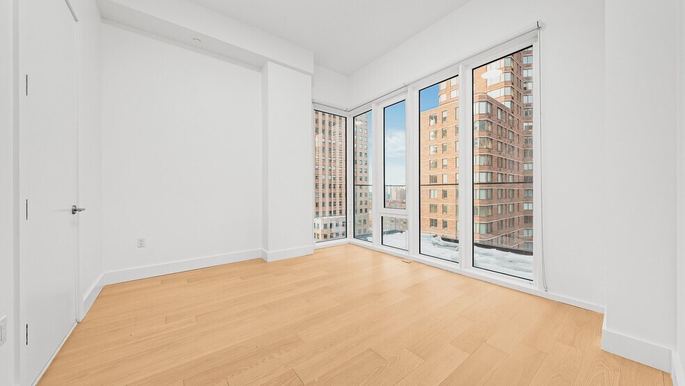 Building Photo - 250 W 49th St