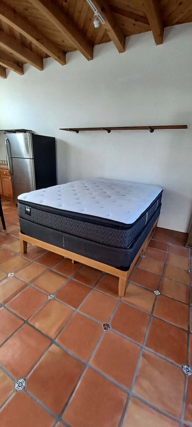 Building Photo - 608 Alicia St