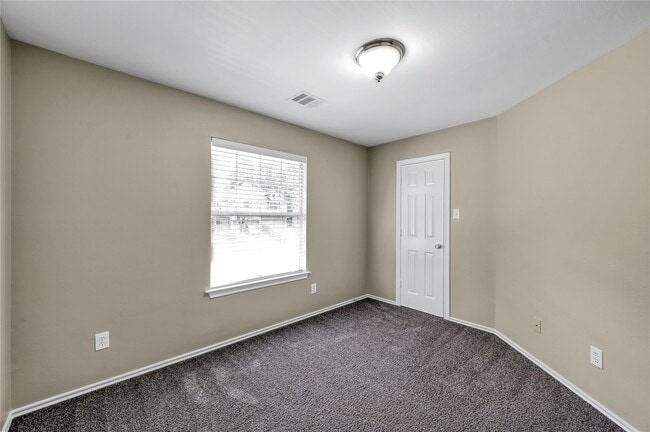 Building Photo - 19 Peach Ridge Pl