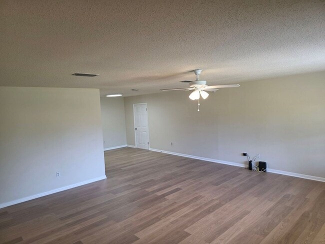 Building Photo - *Ask about move in Special* 3BR/2BA Home with 2-Car Carport & RV/Boat Parking