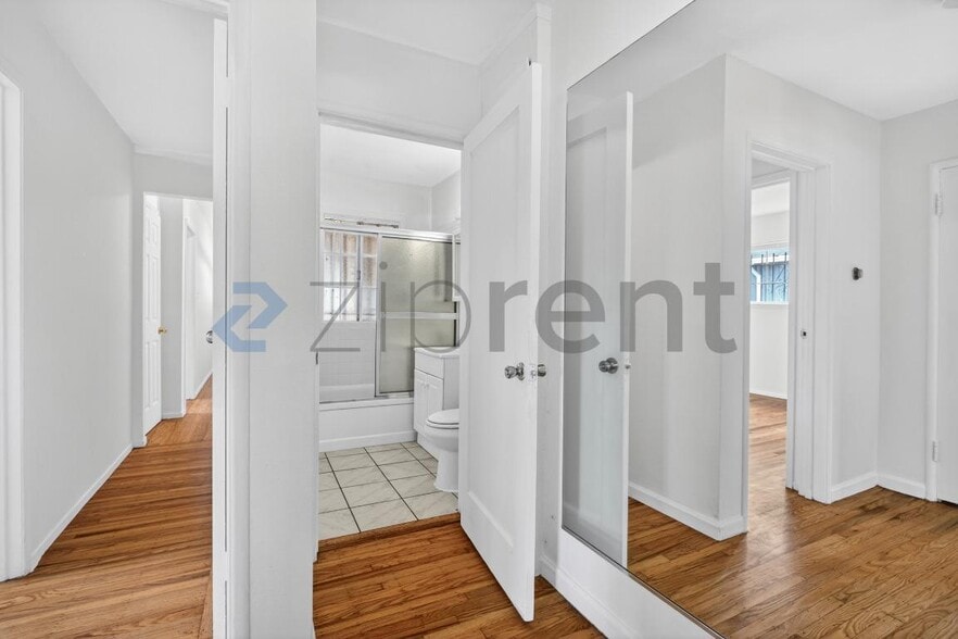 Building Photo - Unit