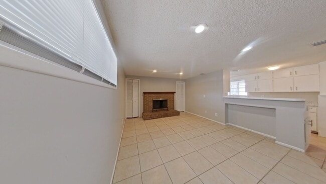 Building Photo - Unique 4/2 with In-law Apartment