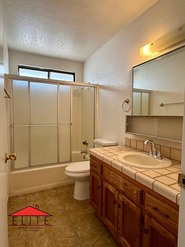 Building Photo - 924AT