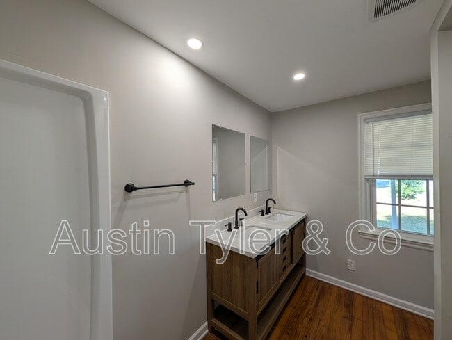 Building Photo - 4455 Broad St