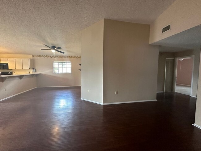 Building Photo - 3/2 in Lakeland