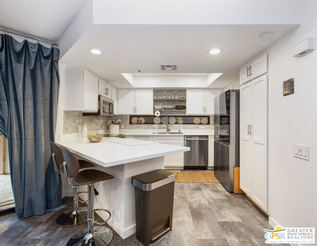 Building Photo - 255 S Avenida Caballeros