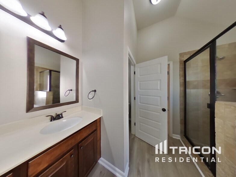Building Photo - 409 Akers Dr