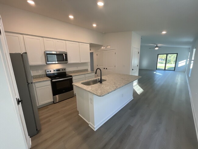 Building Photo - 1270 Ahoy Ave