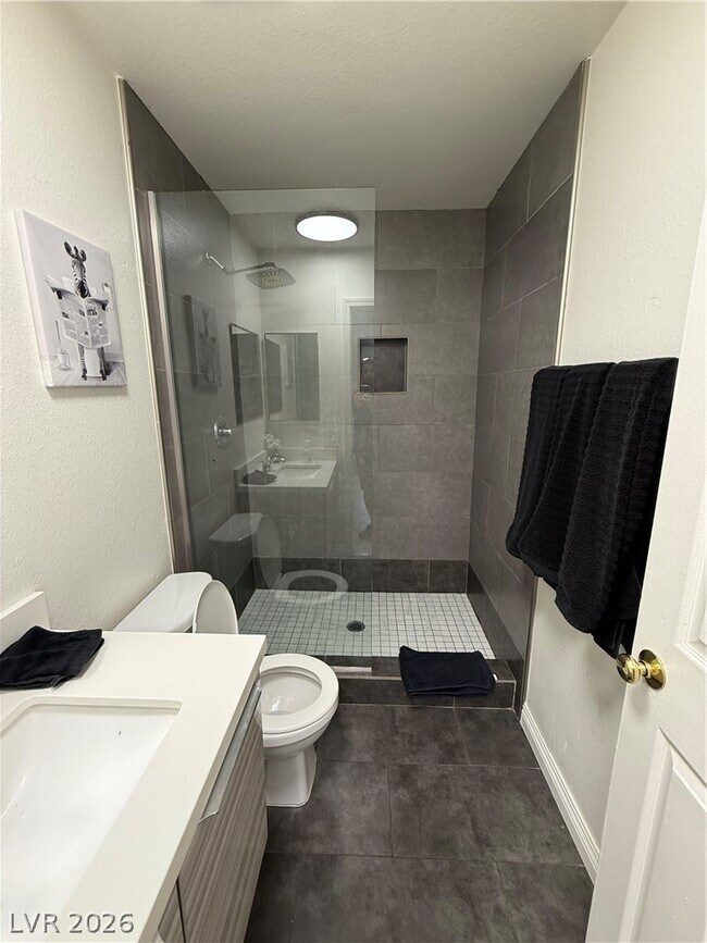 Building Photo - 5576 W Rochelle Ave.