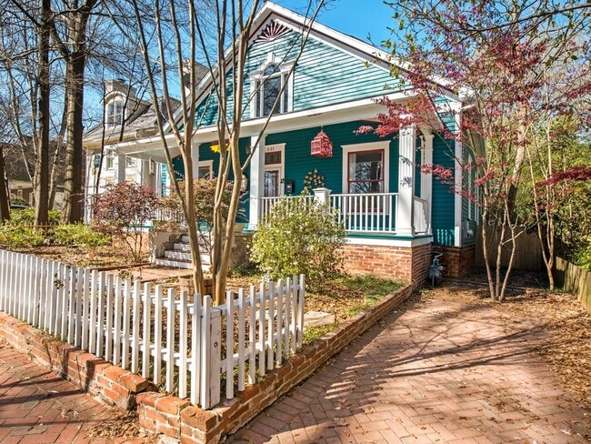 Building Photo - 623 Cherokee Ave SE