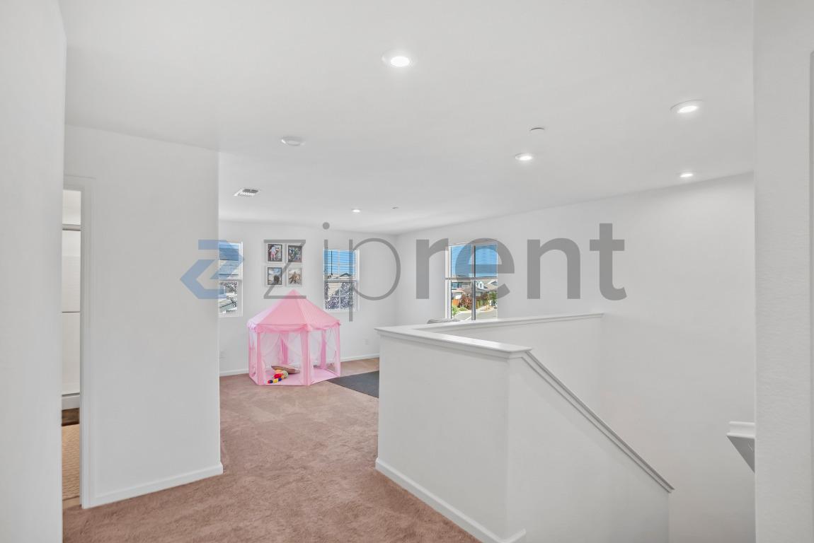 Building Photo - Unit 1