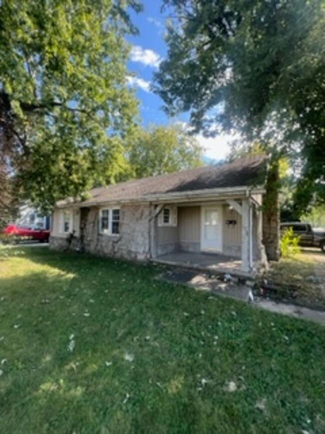 Primary Photo - 1401 E Missouri St