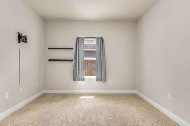 Building Photo - Welcome to this exquisite 4-bedroom, 2-bat...