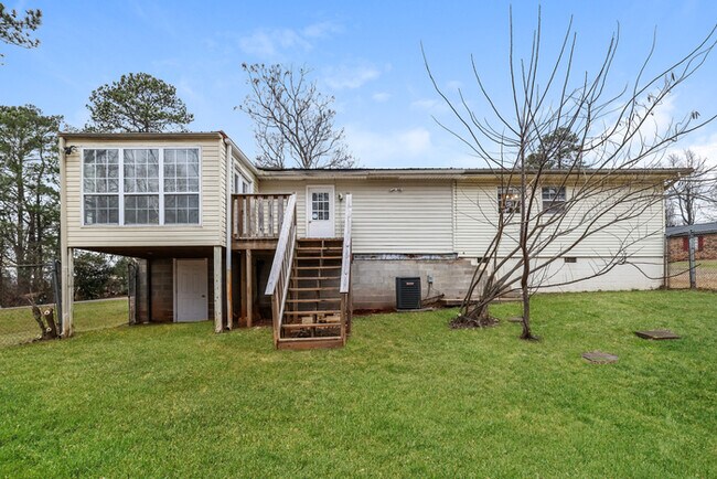 Building Photo - Welcome to Tuscaloosa!