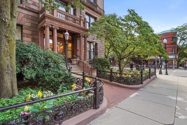 Building Photo - 416 Marlborough St