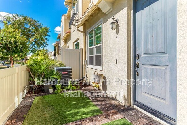 Building Photo - 1520 Santa Carolina Rd