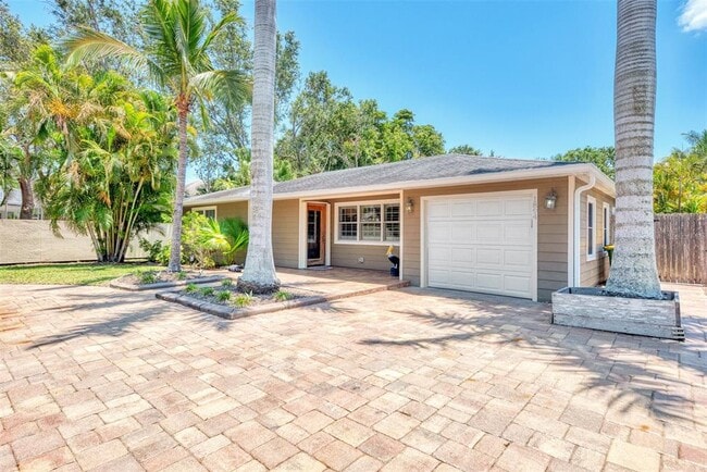 Building Photo - 1894 Loma Linda St