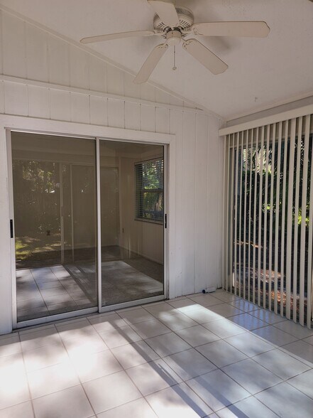 Building Photo - 4863 Village Gardens Dr