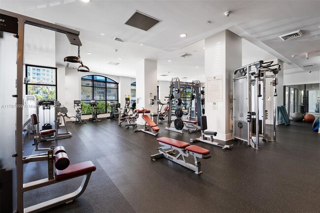 Building Photo - 610 W Las Olas Blvd