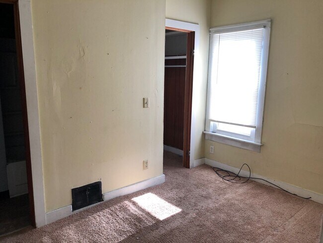 Building Photo - 2 BR/1 BA home
