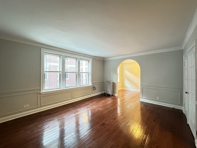 Building Photo - 547 W Surf St