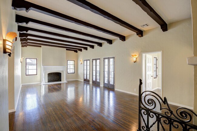 living room - 176 S Orange Dr