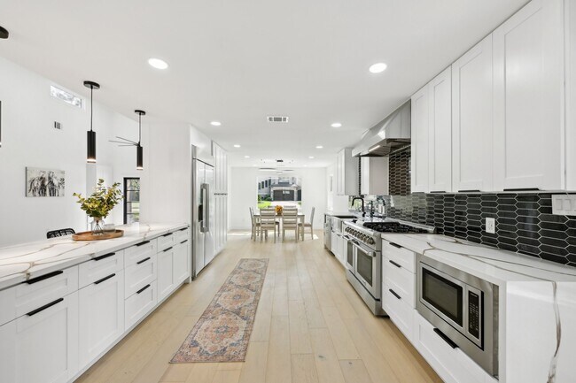 Building Photo - 3729 Rio Vista St