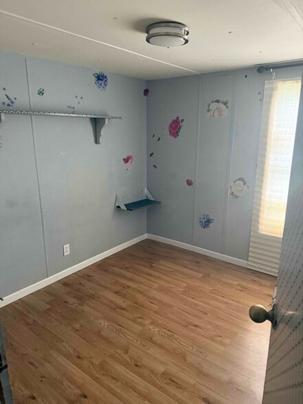 Building Photo - 519 Main St W