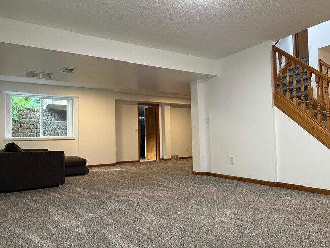 Building Photo - 4907 Pinewood Ct