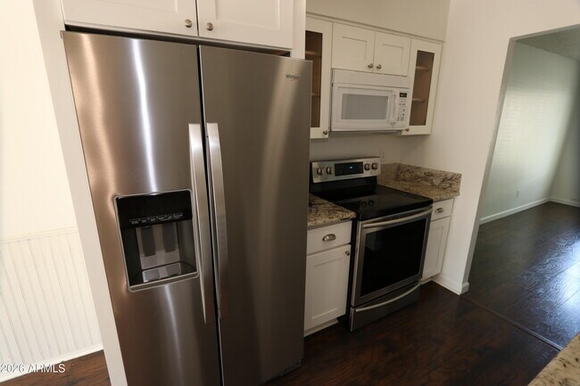 Building Photo - 6624 S Palm Dr