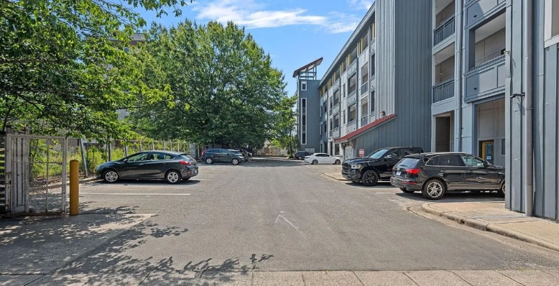 Building Photo - 532 W 10th St