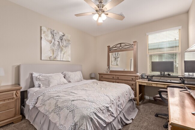 Building Photo - 729 W Silver Reef Dr