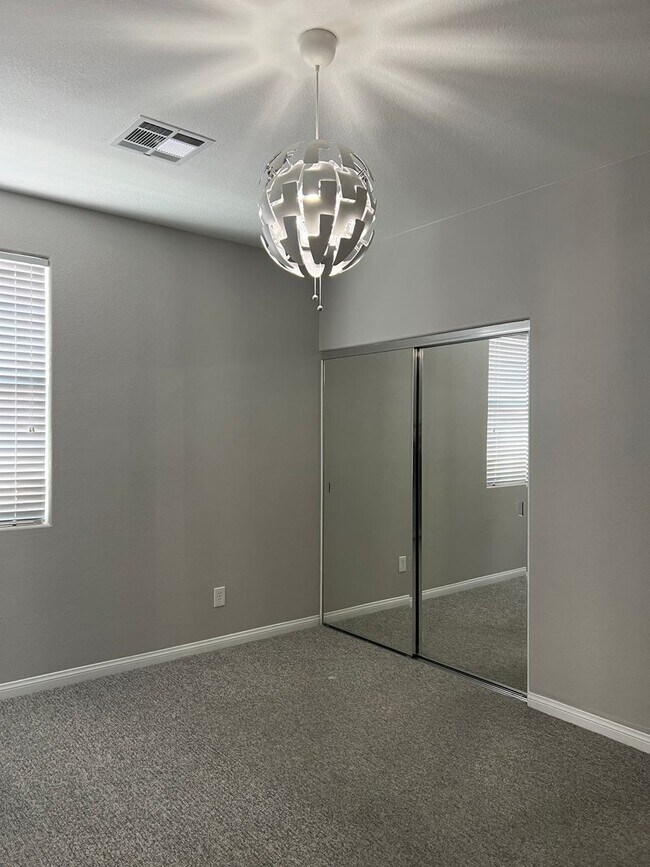 Building Photo - Do not miss this opportunity - Fabulous Location