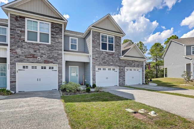 Building Photo - 424 Guppy Lp Rd