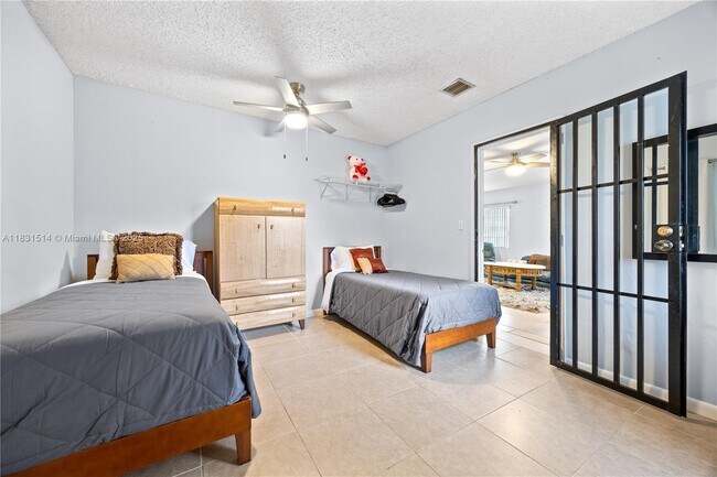 Building Photo - 600 NW 99th St