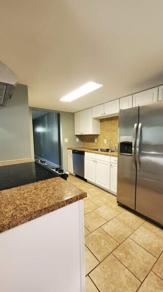 Building Photo - 313 Britanna Dr