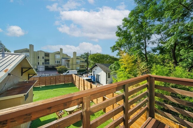 Building Photo - UT PRE-LEASE: 5 bed / 3 bath Remodeled Wes...