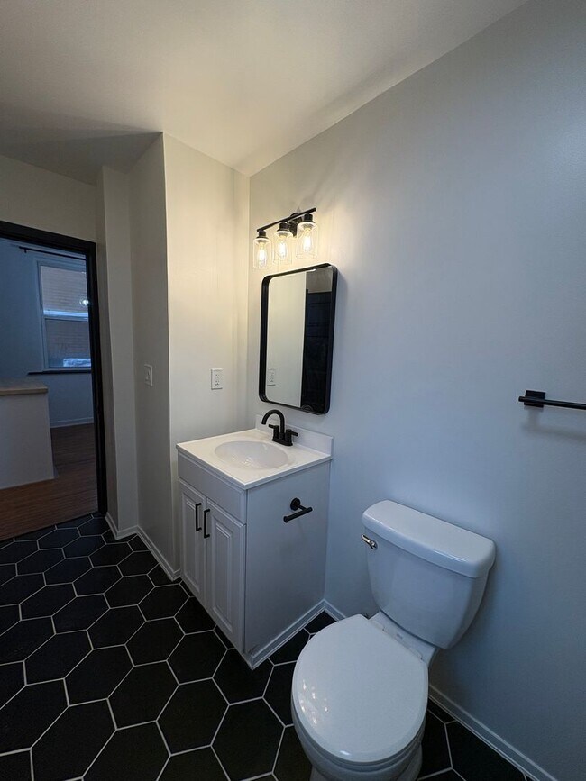 Building Photo - 3 Unit Apartment Building in the Heart of the Bellevue area of Pittsburgh